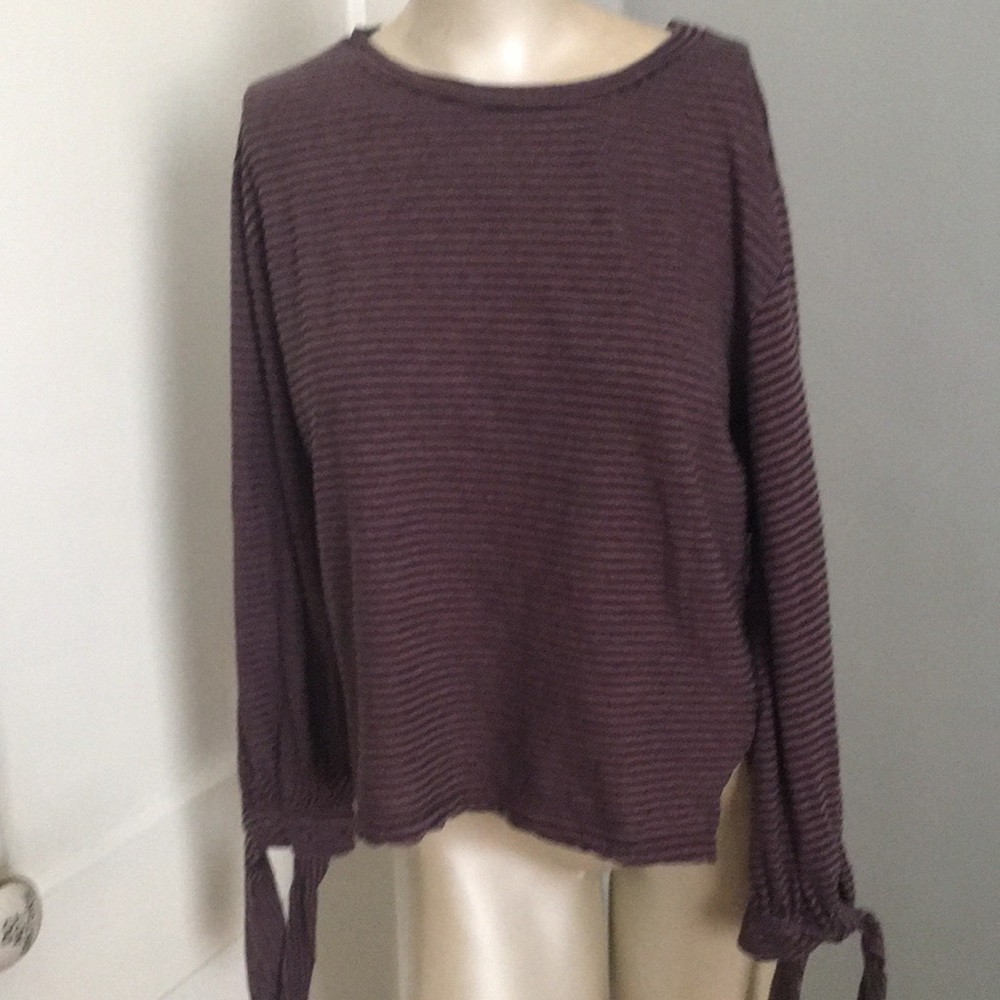 Sundry long sleeve tie cuff tee. NWT